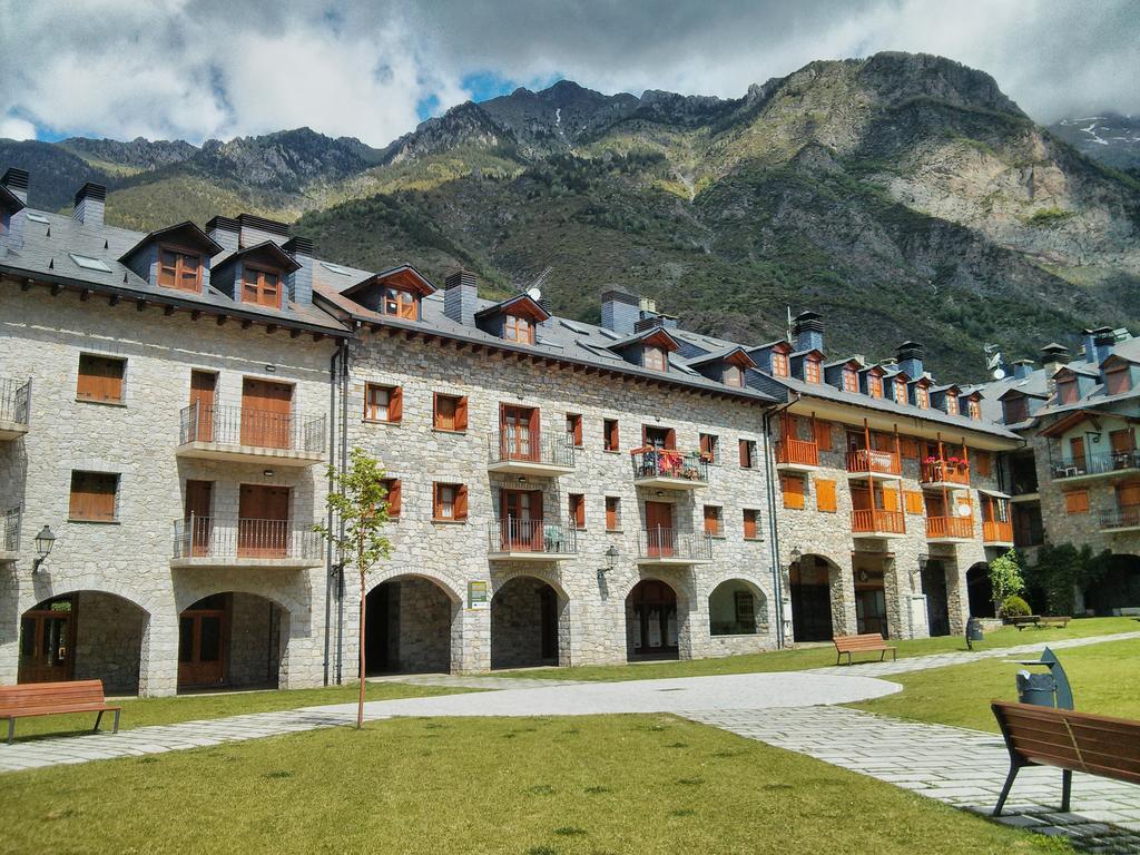 Apartamento Lamatriz Dequin Edificio Sayo 8 Benasque Exterior photo